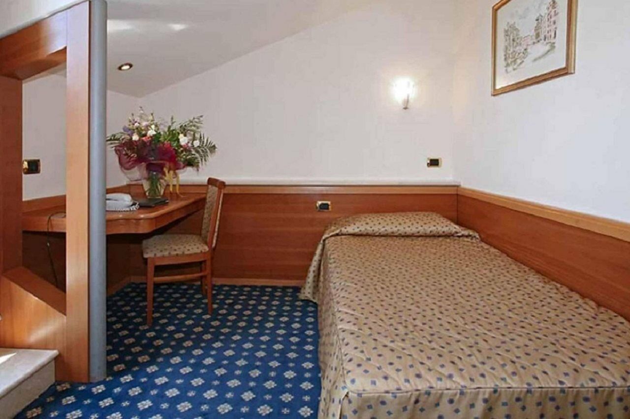 Quality Hotel Nova Domus Roma Exterior foto